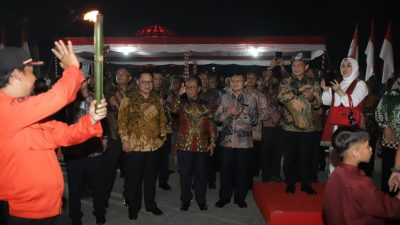 Ketua DPRD Kepri hadiri Malam Taptu dan Pawai Obor di Pantai Piwang Natuna Dilepas Oleh Mendagri RI Tito Karnavian