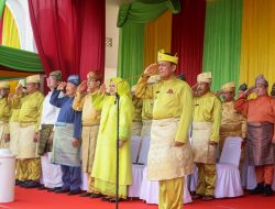 Gubernur Kepri Ansar Ahmad saat memimpin apel HUT Kepri ke 21 di pelataran Gedung Daerah, Tanjungpinang, Minggu (24/9/2023)