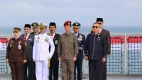 Ketua Komisi I DPRD Kepri, Bobby Jayanto, saat menghadiri upacara memperingati hari Dharma Samudera 2024, Senin (15/1) di atas geladak Heli KRI Semarang-594 yang berlayar di Selat Riau.