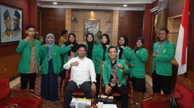 Ketua DPRD Kota Batam Nuryanto SH MH bersama menerima kunjungan silaturrahmi mahasiswa STAI Ibnu SIna Kota Batam, Senin (25/3/2024)