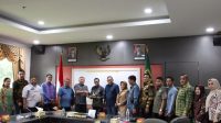 Ketua Komisi III DPRD Kota Batam Haji Djoko Mulyono SH MH saat menyambut Kunjungan Kerja (Kunker) sejumlah anggota DPRD Kota Dumai, Riau, Kamis (13/6/2024).