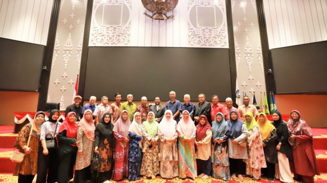 Dewan Perwakilan Rakyat Daerah (DPRD) Provinsi Kepulauan Riau menerima kunjungan istimewa dari Veteran UMNO Bahagian Kulai, Malaysia, pada Selasa (22/10/2024)