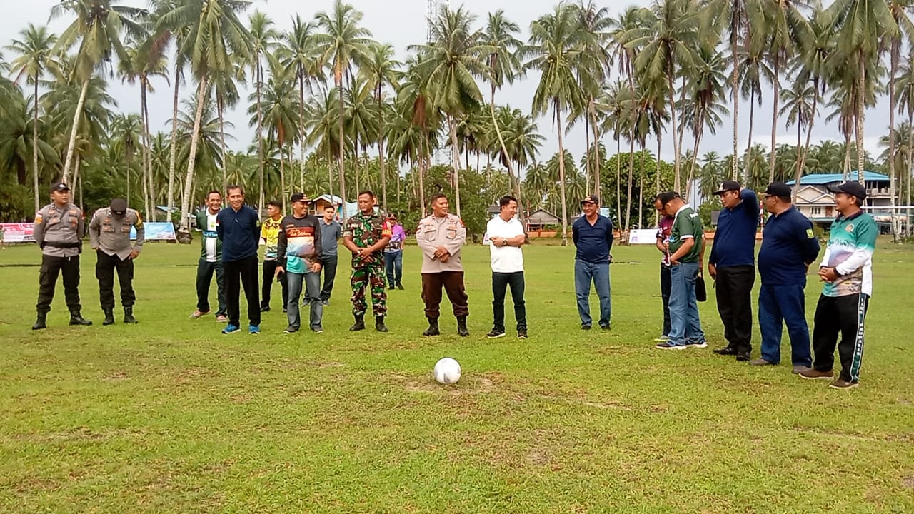 Ketua Dewan Perwakilan Rakyat Daerah (DPRD) Natuna, Rusdi, mengingatkan para peserta turnamen dalam rangka peringatan Hari Ulang Tahun (HUT) Kecamatan Bunguran Timur Laut (BTL) untuk selalu menjaga sportivitas dan kesehatan selama pertandingan.