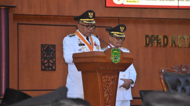 Walikota dan Wakil Walikota Tanjungpinang, Lis Darmansyah dan Raja Ariza, saat menyampaikan pidato sambutan visi misi Wali Kota dan Wakil Wali Kota Tanjungpinang masa jabatan 2025-2030, di Sidang Paripurna DPRD Tanjungpinang, Senggarang, Senin (3/3/2025) (Foto: dk/pk)