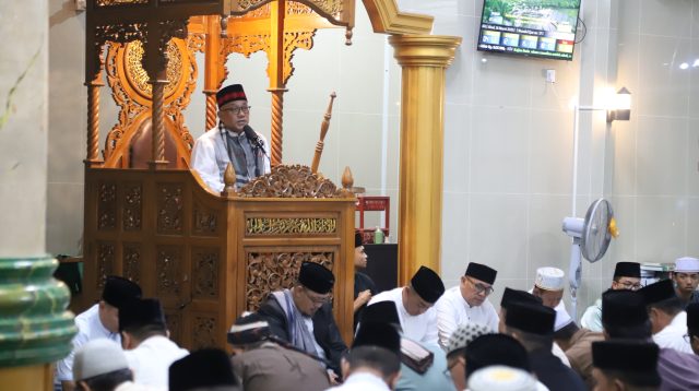 Walikota Tanjungpinang, H Lis Darmansyah, SH saat membuka Peringatan Nuzulul Qur’an 1446 Hijriah di Masjid Jami’ Zul Firdaus, Tanjungpinang, berlangsung khidmat dan penuh makna, Minggu (16/3/2025) (Foto: prokompim)