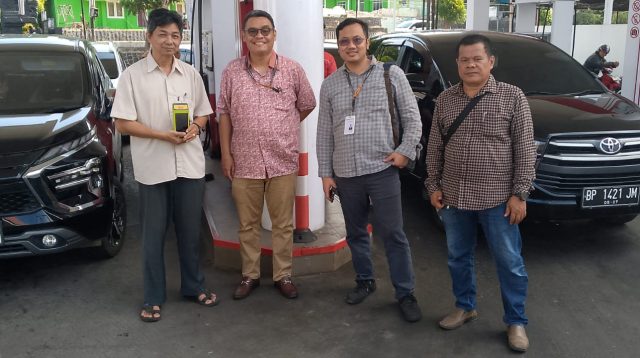 Pimpinan KB Bank Tanjungpinang Andhika dan team melakukan kunjungan ke SPBU batu 3 untuk mengecek kelancaran transaksi fuelcard di SPBU