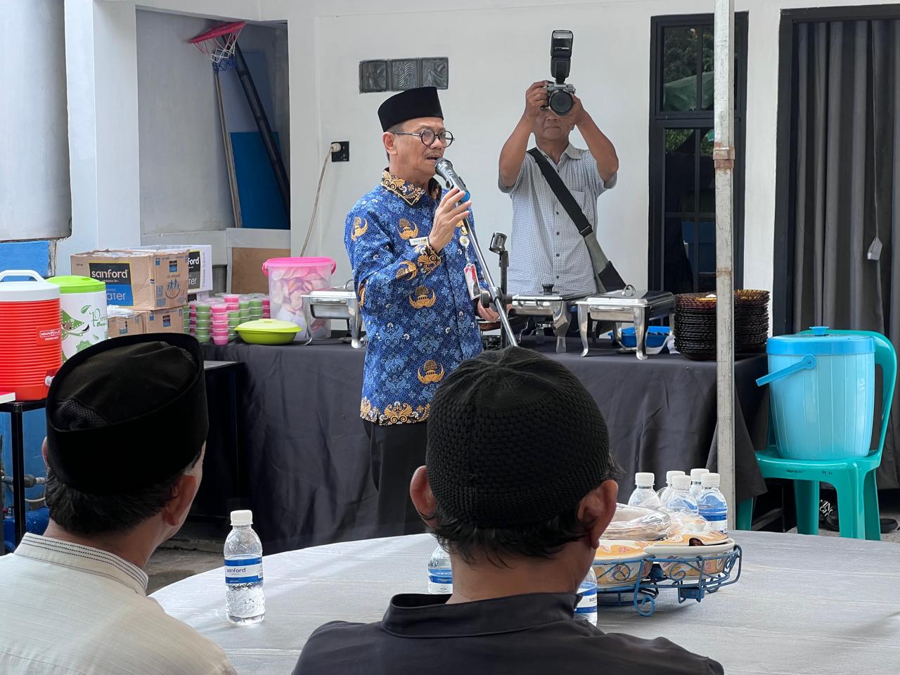 Wakil Walikota Tanjungpinang, Raja Ariza, saat menghadiri Halal Bi Halal Pokja Persatuan Wartawan Indonesia (PWI) Kota Tanjungpinang yang digelar di Kantor Sementara PWI, Jalan Kampung Bulang, Kamis (17/4/2025) (Foto: ajianugraha/pijarkepri.com)