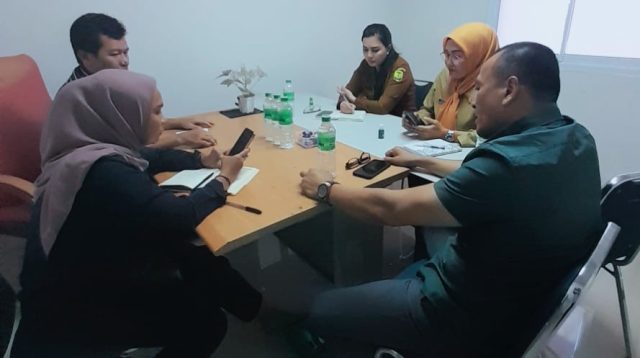 PT TMB saat memanggil pedagang yang terlibat perselisihan dengan konsumen hingga viral di Media Sosial, Selasa (29/4/2025)