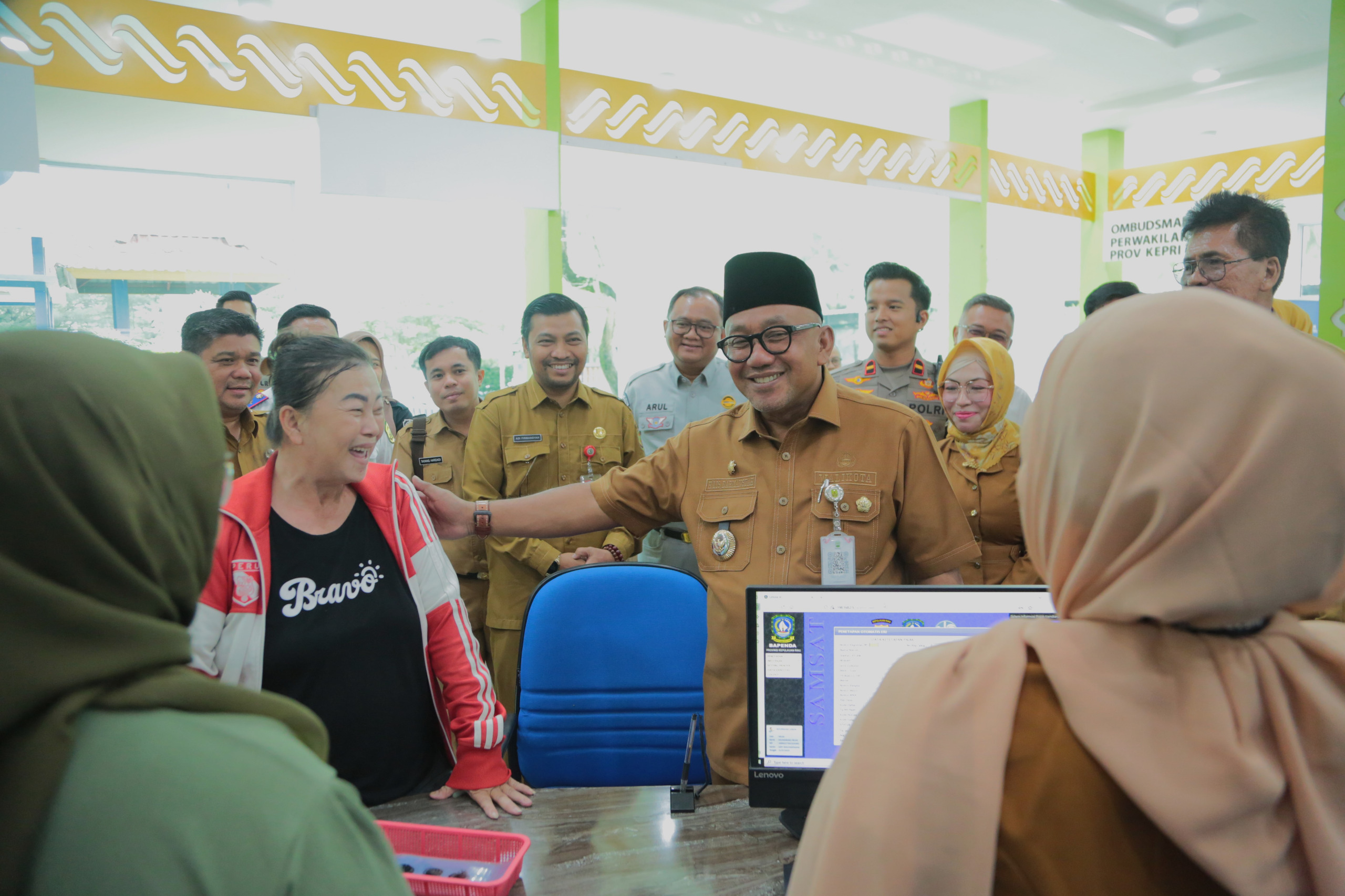 Walikota Tanjungpinang, Lis Darmansyah, saat meninjau pelayanan di Mal Pelayanan Publik (MPP) Kota Tanjungpinang, Senin (21/7/2025) f-prokompim
