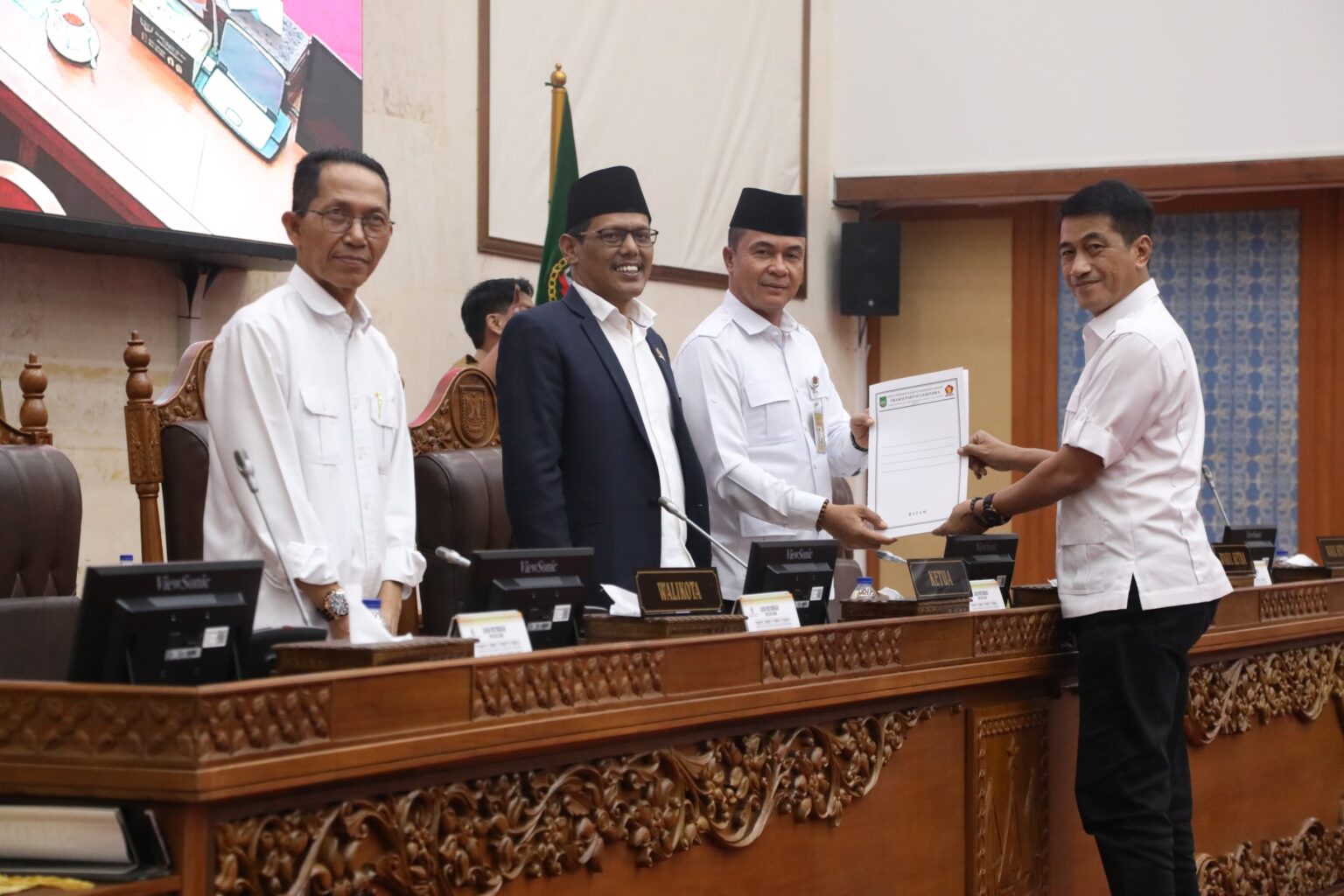 PRD Kota Batam resmi membentuk Panitia Khusus (Pansus) untuk membahas Rancangan Peraturan Daerah (Ranperda) tentang Penyelenggaraan Administrasi Kependudukan (Adminduk). Pembentukan pansus ini disepakati dalam rapat paripurna DPRD yang digelar Senin (28/7/2025)