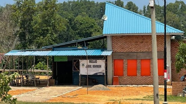 Masjid Jabal Rahmah, di JL. Ganet, Preumahan Bukit Merpati Putih, Kelurahan Pinang Kencana, Kecamatan Tanjungpinang Timur, Kota Tanjungpinang, Provinsi Kepulauan Riau, Kamis (7/8/2025). (F-ajianugraha/pijarkepri.com)