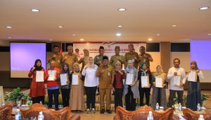 Walikota Tanjungpinang, Lis Darmansyah, saat membuka fasilitasi sertifikasi halal yang digelar Dinas Tenaga Kerja, Koperasi, dan Usaha Mikro Kota Tanjungpinang di Hotel Bintan Plaza, Selasa (12/8/2025).