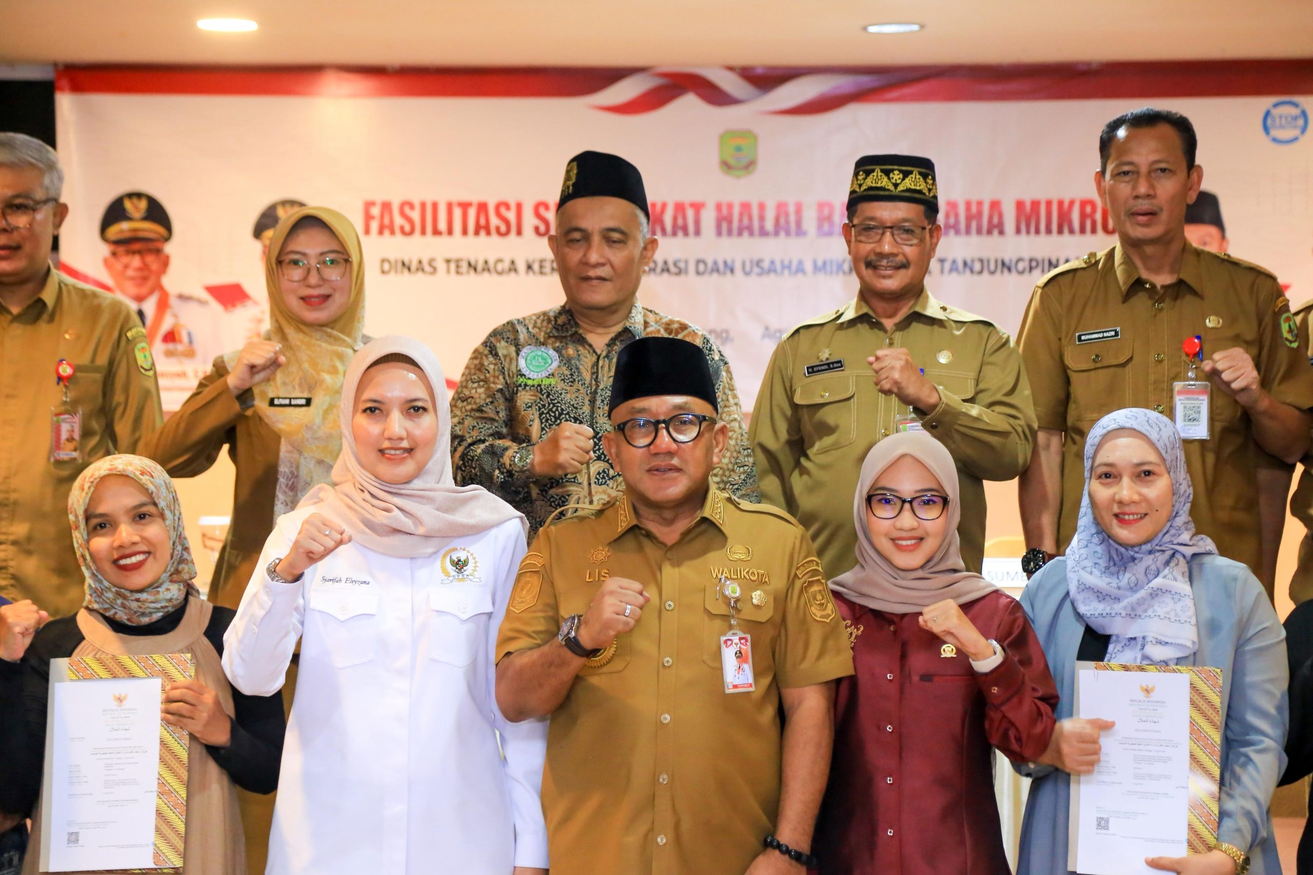 Walikota Tanjungpinang, Lis Darmansyah, saat membuka fasilitasi sertifikasi halal yang digelar Dinas Tenaga Kerja, Koperasi, dan Usaha Mikro Kota Tanjungpinang di Hotel Bintan Plaza, Selasa (12/8/2025).