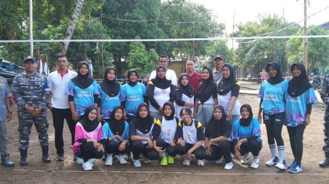 Menyambut Hari Ulang Tahun (HUT) ke-80 Kemerdekaan Republik Indonesia, TNI Angkatan Laut (TNI AL) bersama pemuda dan masyarakat Desa Rejai, Kabupaten Lingga, menggelar turnamen rakyat pada 9 Agustus 2025.