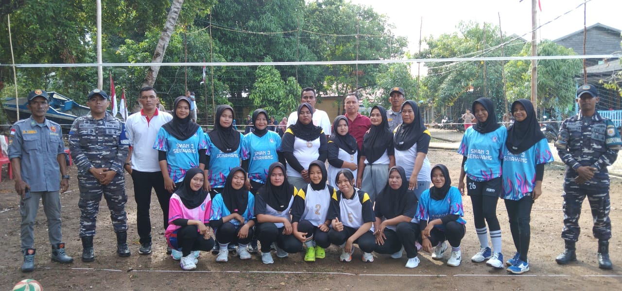 Menyambut Hari Ulang Tahun (HUT) ke-80 Kemerdekaan Republik Indonesia, TNI Angkatan Laut (TNI AL) bersama pemuda dan masyarakat Desa Rejai, Kabupaten Lingga, menggelar turnamen rakyat pada 9 Agustus 2025.