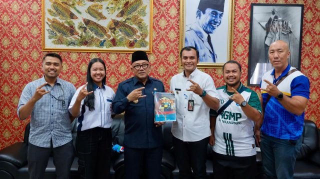 Wali Kota Tanjungpinang, Lis Darmansyah, menerima kunjungan silaturahmi Pengurus Kota Persatuan Bola Basket Seluruh Indonesia (Pengkot Perbasi) Tanjungpinang di Kantor Wali Kota, Rabu (13/8), membahas strategi pembinaan dan pengembangan olahraga basket di Tanjungpinang.