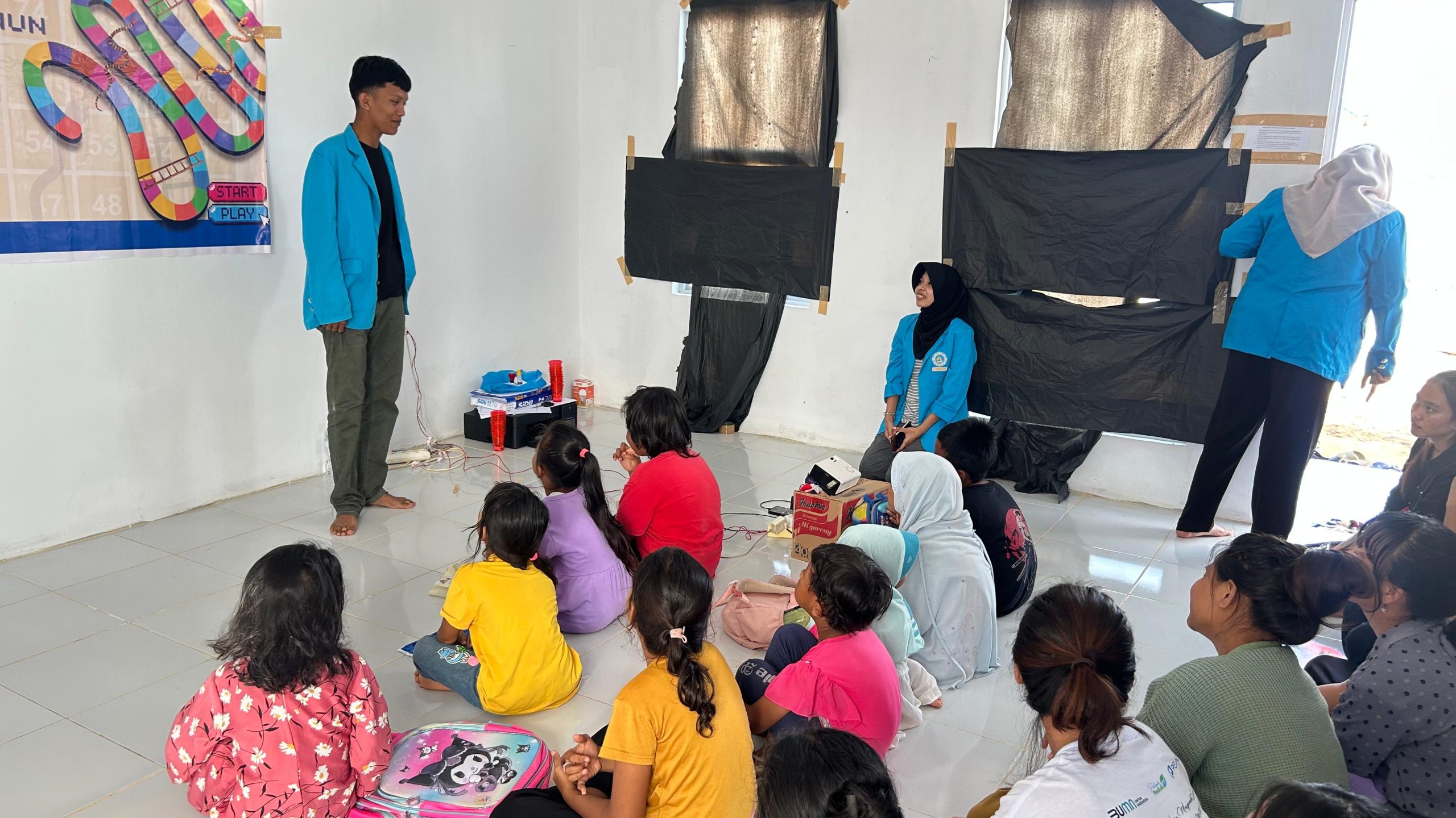 Kegiatan Bimbel Ruang Pintar bersama Anak-anak Perumahan Rempang Eco City.