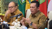 Gubernur Kepri H. Ansar Ahmad saat menyampaikan pandangannya terkait krisis dokter spesialis dalam rapat koordinasi lintas sektor di Tanjungpinang, Rabu (10/9). Ia menegaskan perlunya dukungan pusat agar pemerataan layanan kesehatan di wilayah kepulauan bisa terwujud.