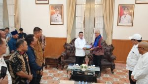 Gubernur Banten Andra Soni menerima kunjungan Ketua Umum PWI Pusat Ahmad Munir bersama jajaran pengurus di Gedung Negara, Serang, Kamis (18/9/2025). Pertemuan ini sekaligus menetapkan Banten sebagai tuan rumah HPN 2026.