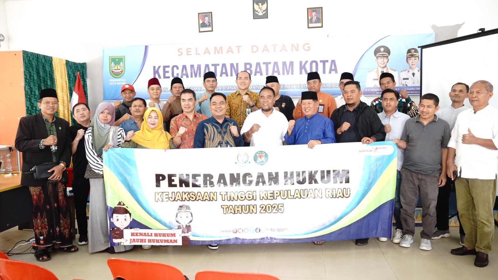 Peserta kegiatan Penerangan Hukum Kejati Kepri di Kantor Kecamatan Batam Kota pada 19 September 2025, yang membahas upaya pencegahan dan pemberantasan Tindak Pidana Perdagangan Orang (TPPO).
