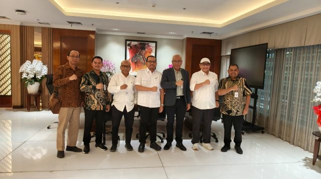 Pengurus Harian Persatuan Wartawan Indonesia (PWI) Pusat bersama Dewan Kehormatan (DK) beraudiensi dengan Kepala Staf Kepresidenan (KSP) M. Qodari, di Sekretariat Negara, Rabu (24/9/2025)