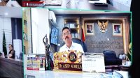 Kepala Kejaksaan Tinggi Kepulauan Riau J. Devy Sudarso saat memimpin ekspose virtual penghentian penuntutan berdasarkan Restorative Justice di hadapan Jampidum Kejaksaan Agung RI, Senin (29/9/2025).