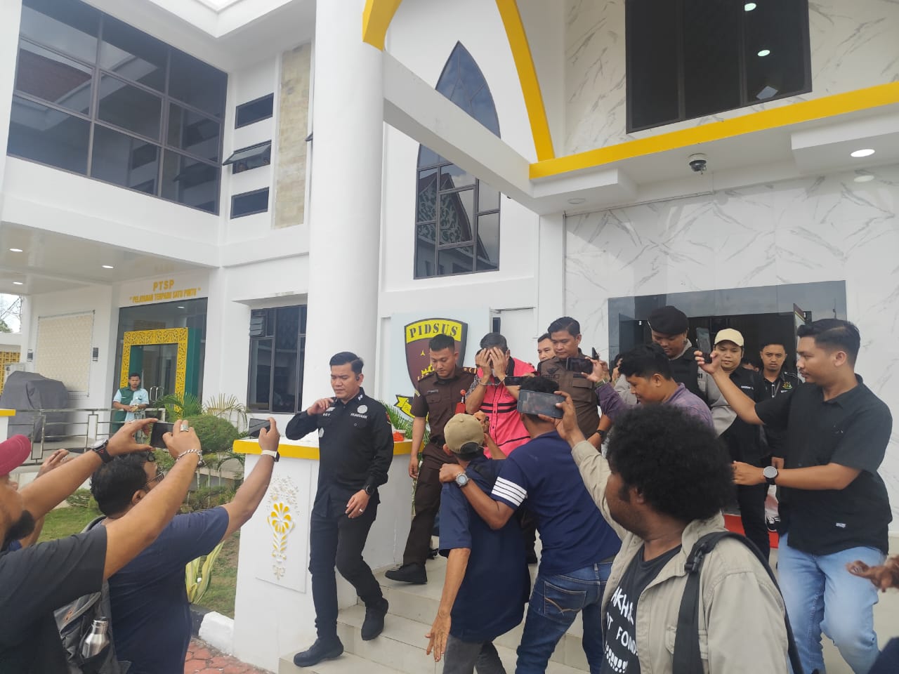 Kejati Kepri Tahan Dua Tersangka Baru Korupsi Jasa Pandu dan Tunda Kapal di Batam