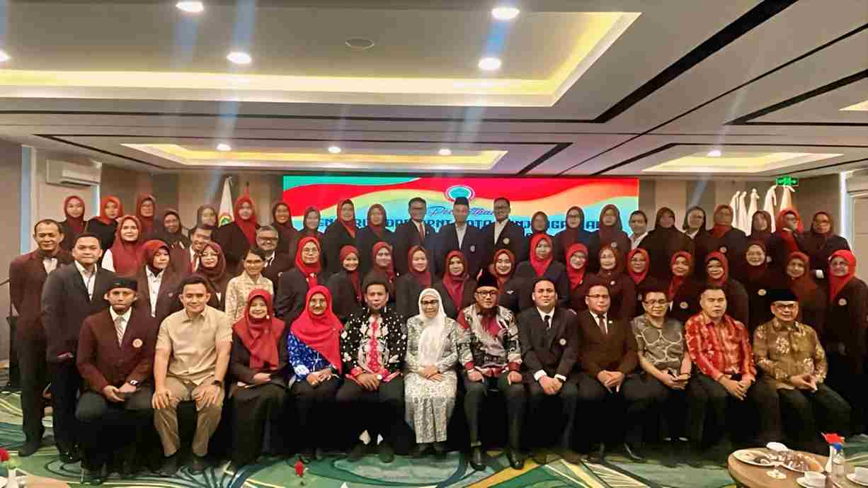 Wali Kota Tanjungpinang, Lis Darmansyah saat menghadiri pelantikan pengurus Dewan Pimpinan Daerah (DPD) Persatuan Perawat Nasional Indonesia (PPNI) Kota Tanjungpinang periode 2025–2030, di GAIA Ballroom Nite & Day Hotel Tanjungpinang, Sabtu (13/9/2025)