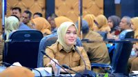 Wakil Bupati Bintan, Deby Maryanti, memimpin rapat monitoring dan evaluasi realisasi penyerapan anggaran di Ruang Rapat 2 Bandar Seri Bentan, Senin (8/9/2025). 