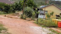 Kondisi jalan di Jalan Ganet, Perumahan Bukit Merpati Putih, Kelurahan Pinang Kencana, Kecamatan Tanjungpinang Timur, Tanjungpinang, Rabu (1/10/2025) (Foto: ajianugraha/pijarkepri.com)