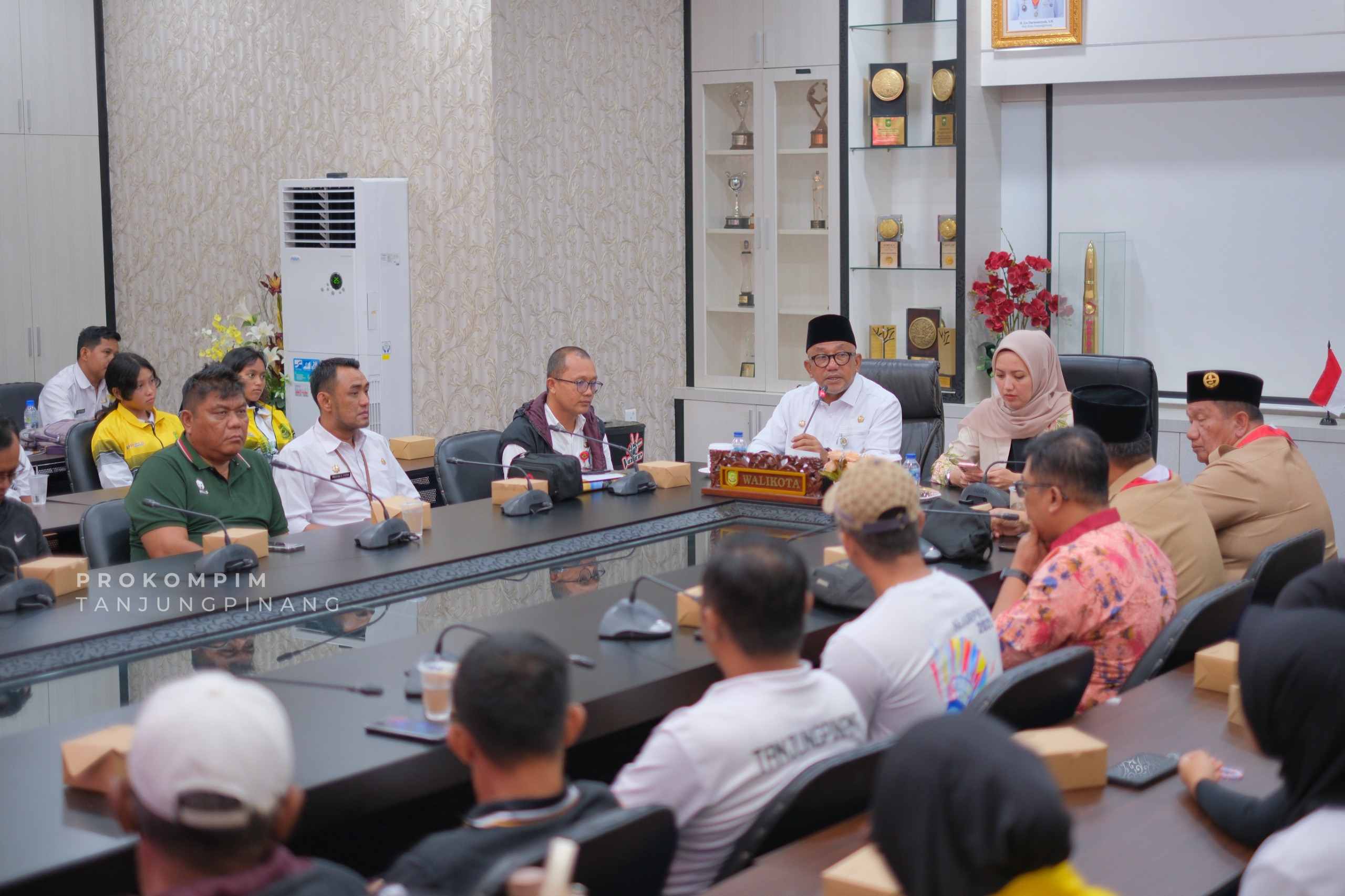 Sebanyak 29 atlet pelajar Kota Tanjungpinang menjalani pemeriksaan kesehatan sebelum diberangkatkan menuju Pekan Olahraga Pelajar Nasional (POPNAS) 2025, di DKI Jakarta.
