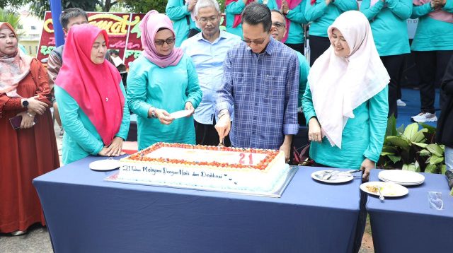 Wali Kota Batam, Amsakar Achmad, memberikan sambutan pada perayaan HUT ke-21 RSUD Embung Fatimah di Batuaji, Sabtu (18/10/2025). Wali Kota Batam, Amsakar Achmad, memberikan sambutan pada perayaan HUT ke-21 RSUD Embung Fatimah di Batuaji, Sabtu (18/10/2025).