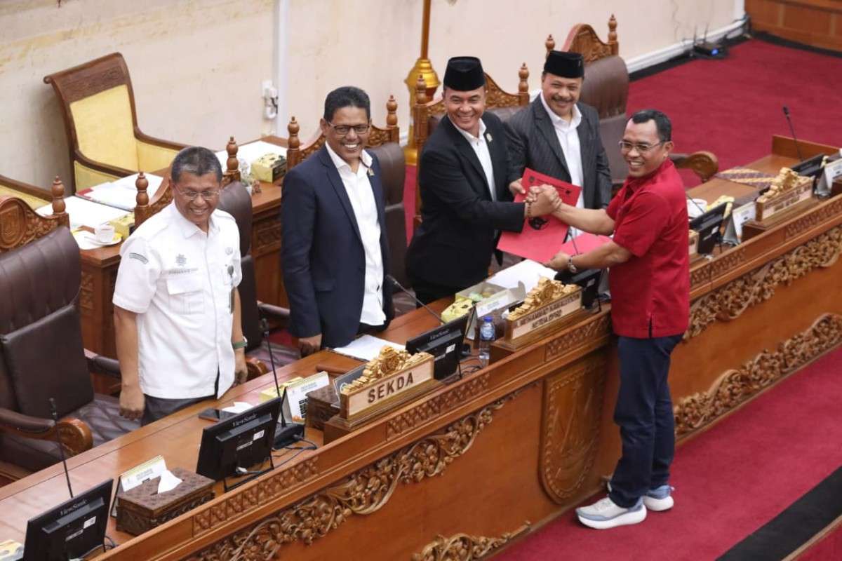 Rapat Paripurna di Ruang Sidang Utama DPRD Batam, Selasa (4/11/2025).