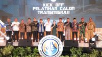 Wali Kota Batam, Amsakar Achmad, bersama Wakil Wali Kota Li Claudia Chandra menghadiri Kick Off Pelatihan Calon Transmigran di Batalyon Infanteri 10 Marinir SBY Barelang, Senin (3/11/2025). (Foto : Dheo/Diskominfo Batam)