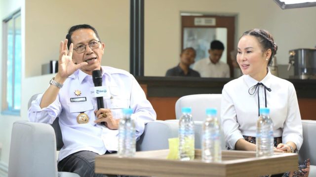 Wali Kota Batam Amsakar Achmad bersama Wakil Wali Kota Li Claudia Chandra, di Batam, Jumat (7/11/2025). (Foto : Humas Diskominfo Batam / Rumawi)