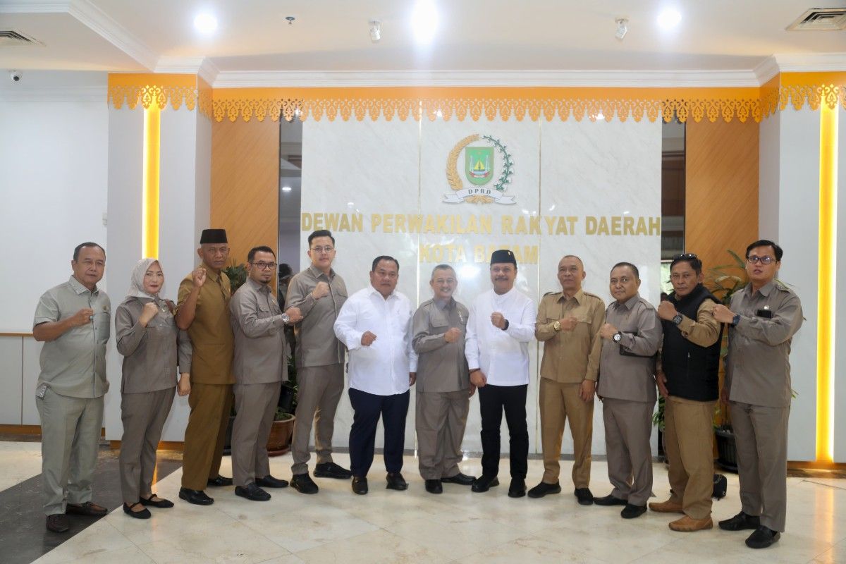 Wakil Ketua II DPRD Batam, Budi Mardiyanto, bersama anggota Komisi III, Biyanto, menerima kunjungan kerja rombongan DPRD Kabupaten Boyolali dan menggelar diskusi mengenai ketertiban umum serta optimalisasi fiskal daerah 2026