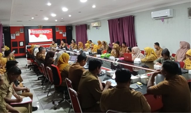Pemerintah Kota Tanjungpinang melalui Badan Perencanaan Pembangunan, Penelitian dan Pengembangan (Bappelitbang) saat melaksanakan rapat pembahasan Perubahan Perjanjian Kinerja Tahun 2025, pada 4 November 2025 di Ruang Rapat Utama Bappelitbang.