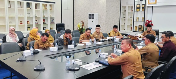 Rapat advokasi yang dipimpin Wali Kota Tanjungpinang, Lis Darmansyah, dan dihadiri para pimpinan OPD di Ruang Rapat Engku Putri Raja Hamidah, Senin (11/8/2025).