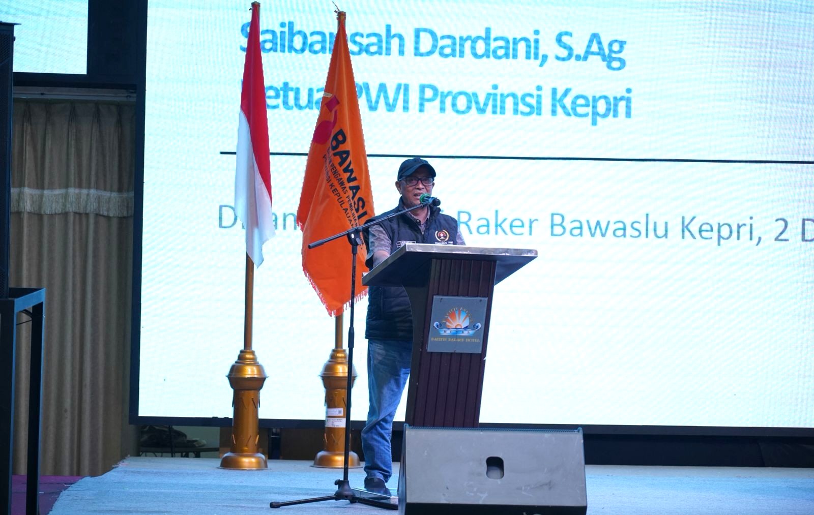 Ketua PWI Kepri, Saibansah Dardani, dalam kegiatan yang berlangsung di Hotel Pacific Palace, Batam, Selasa (2/12/2025)