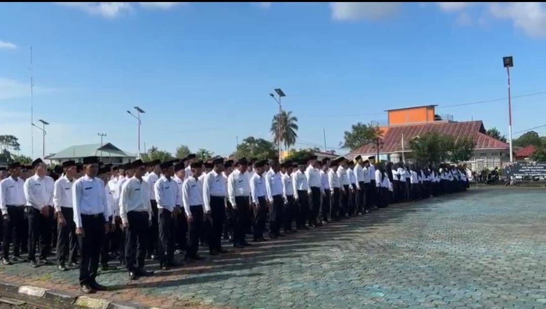 Pegawai P3K Lingga saat apel di kantor pemerintahan daerah itu, di 2025.