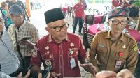 Walikota Tanjungpinang, Lis Darmansyah, SH saat diwawancara sejumlah media usai diskusi bersama wartawan di daerah itu, Senin (23/12/2025) (Foto: ajianugraha/pijarkepri.com)