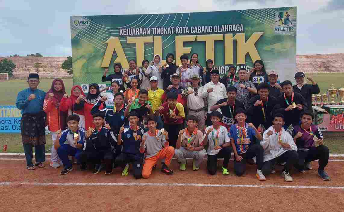 Wakil Wali Kota Tanjungpinang, Raja Ariza, di Stadion Gelora Sri Tri Buana Dompak, Selasa (14/10/2025).