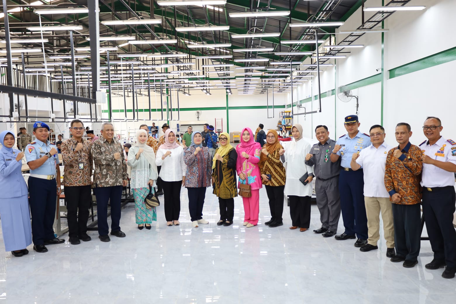 Pemerintah Kabupaten Bintan kembali memperkuat sektor industri kecil menengah. Gedung Sentra Fashion Sri Kuala Lobam resmi dioperasikan setelah diresmikan Direktur Jenderal Industri Kecil Menengah dan Aneka (IKMA) Kementerian Perindustrian RI, Ir Reni Yanita, M.Si, Rabu (21/1/2026).