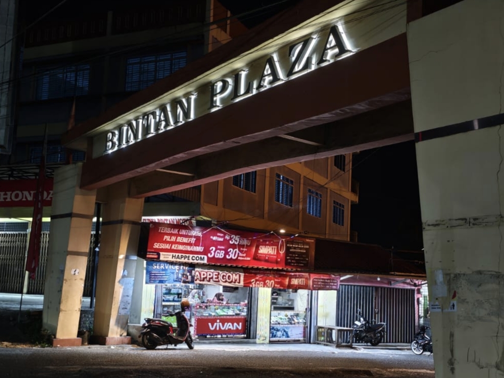 Tempat Counter penjualan pulsa dan layanan internet berkedok judi online di kawasan Simpang Bintan Plaza, Jalan MT Haryono, Kota Tanjungpinang, Kepulauan Riau, Jumat (30/1/2026) (Foto: ajianugraha/pijarkepri.com)