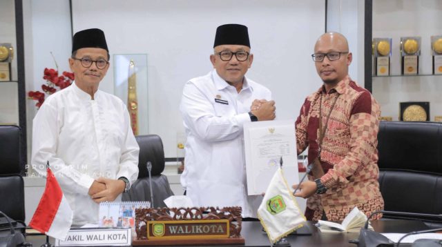 Wali Kota Tanjungpinang, Lis Darmansyah, saat menerima Tim Badan Pemeriksa Keuangan (BPK) Perwakilan Kepulauan Riau dalam entry meeting pemeriksaan interim atas Laporan Keuangan Pemerintah Daerah (LKPD) Tahun 2025, di Ruang Rapat Engku Putri Raja Hamidah, Kantor Wali Kota, Kamis (19/2/2026). (Foto: Humpro Tanjungpinang)