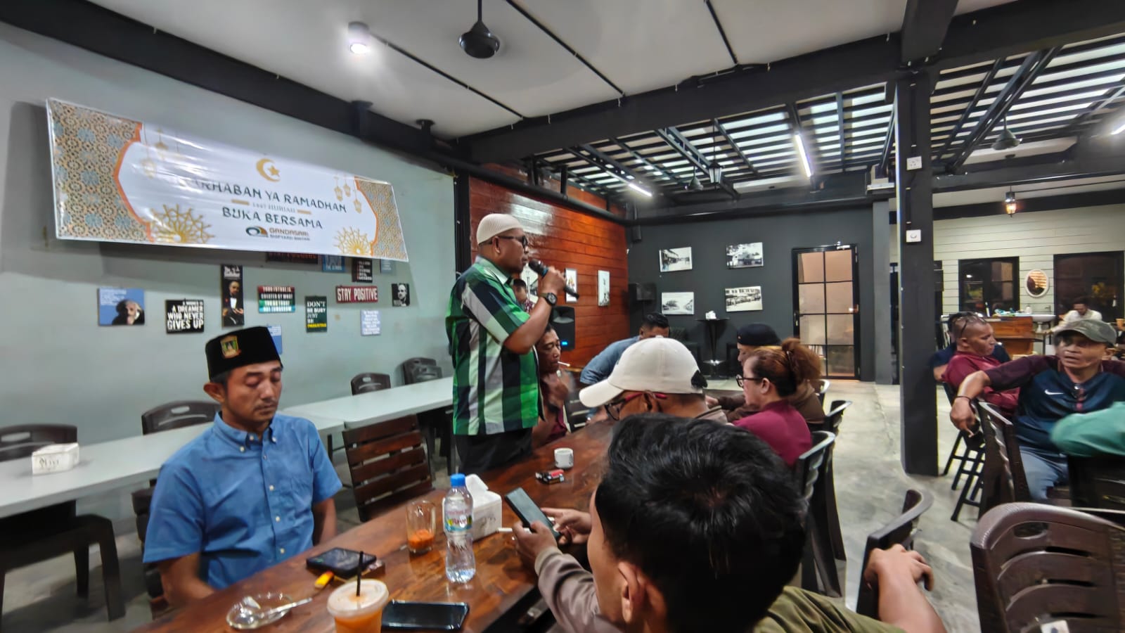PT Gandasari Shipyard Bintan saat menggelar buka puasa bersama para jurnalis dari berbagai media di Kepulauan Riau, di Cozy Cafe and Resto, Jalan RH Fisabilillah Kilometer IX, Tanjungpinang, Selasa (10/3/2026) (Foto: aji/pijarkepri.com)