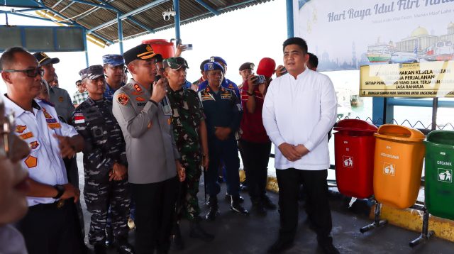 Bupati Bintan, Roby Kurniawan, saat meninjau sejumlah Pos Pelayanan (Pos Yan) dan Pos Pengamanan (Pos Pam) dalam rangka Operasi Ketupat Seligi 2026, guna memastikan kelancaran dan keamanan arus mudik Lebaran di wilayah tersebut.
