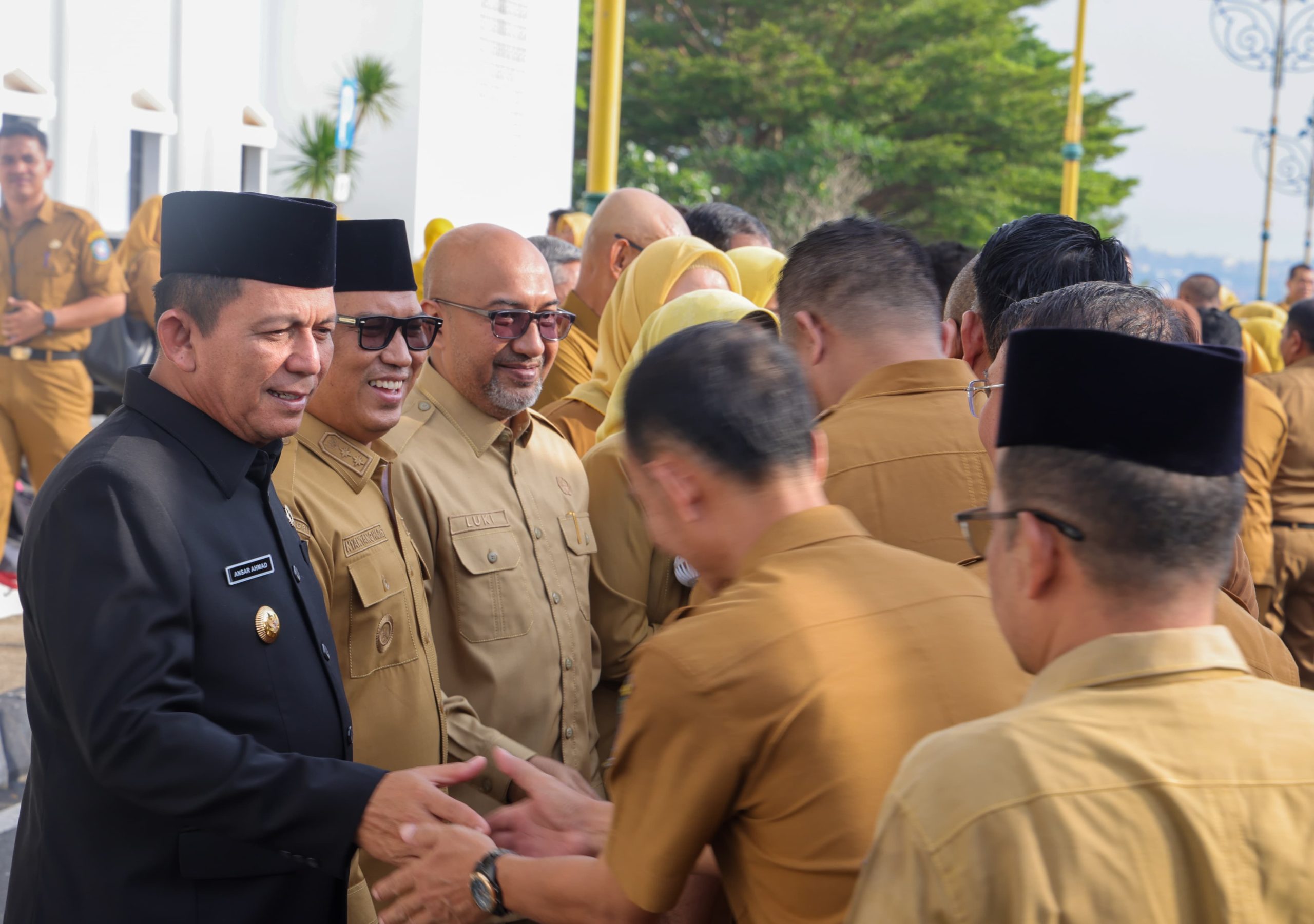 Pemerintah Provinsi Kepulauan Riau saat menggelar apel perdana pasca libur Hari Raya Idulfitri 1447 Hijriah di Lapangan Upacara Kantor Gubernur Kepri, Senin (30/3). Apel dipimpin Gubernur Kepulauan Riau, Ansar Ahmad.