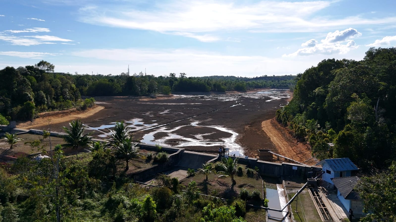 Kondisi Waduk Sei Jago di Kecamatan Bintan Utara, Kabupaten Bintan, Senin (6/4/2026)