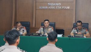 Polda Kepri saat menggelar Sidang KKEP digelar pada Jumat, (17/4/2026) di Ruang Sidang Komisi Kode Etik Polri Polda Kepri.